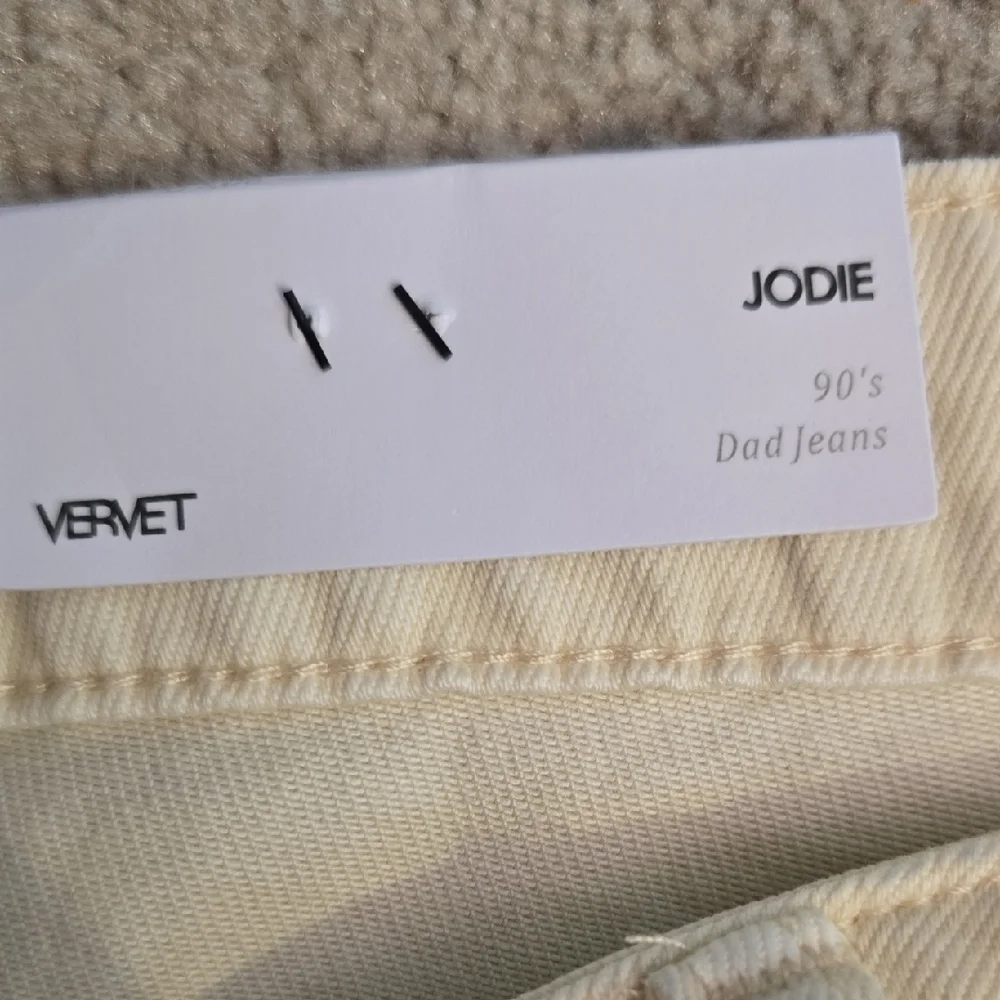 Vervet Los Angeles Distressed Wide Leg Cream Jeans, Size 26, NWT